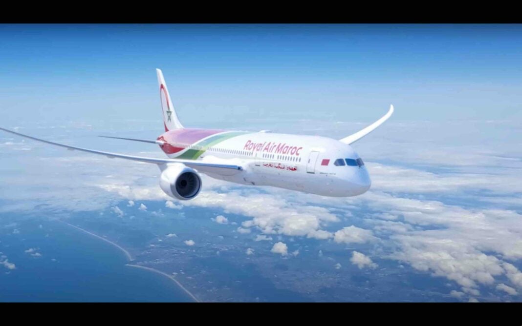 Incident en Vol : Un Avion de Royal Air Maroc Contraint de Faire Demi-Tour Avion Royal Air Maroc en vol au-dessus des nuages.