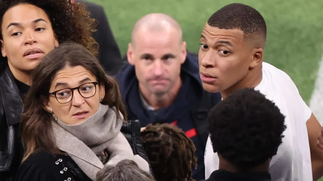 Coup dur! Tension entre la mère de Kylian Mbappe et Florentino Pérez, Tensions visibles lors d'une rencontre sportive entre la mère de Mbappé et Florentino Pérez.