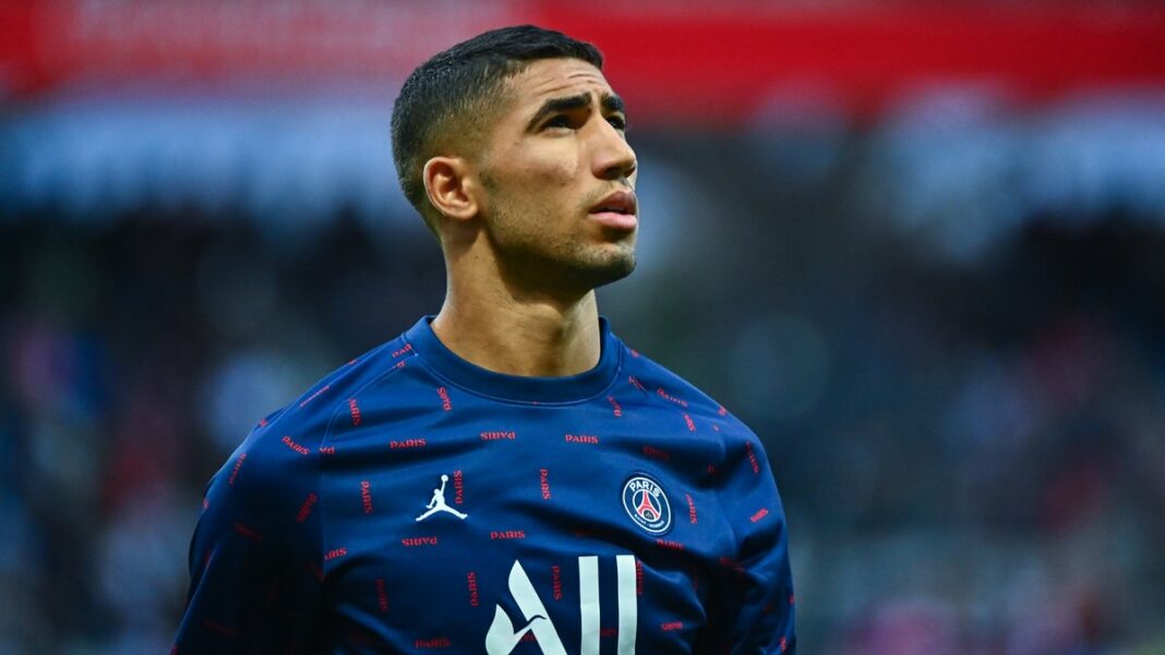 JO Paris 2024 : le PSG a tranché pour Hakimi ! Achraf Hakimi du PSG sur le terrain lors d'un match important.