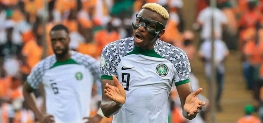 CAN 2023 : Suspense et Anticipation – Victor Osimhen Soumis à un Contrôle Antidopage Victor Osimhen en action lors d'un match de football au Cameroun.