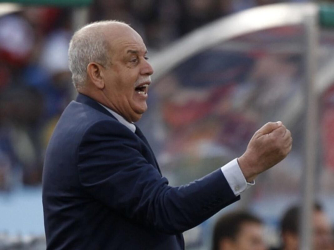 Djamel Belmadi : Rabah Saadane, Successeur Controversé ? Djamel Belmadi, entraîneur de football, en pleine célébration.
