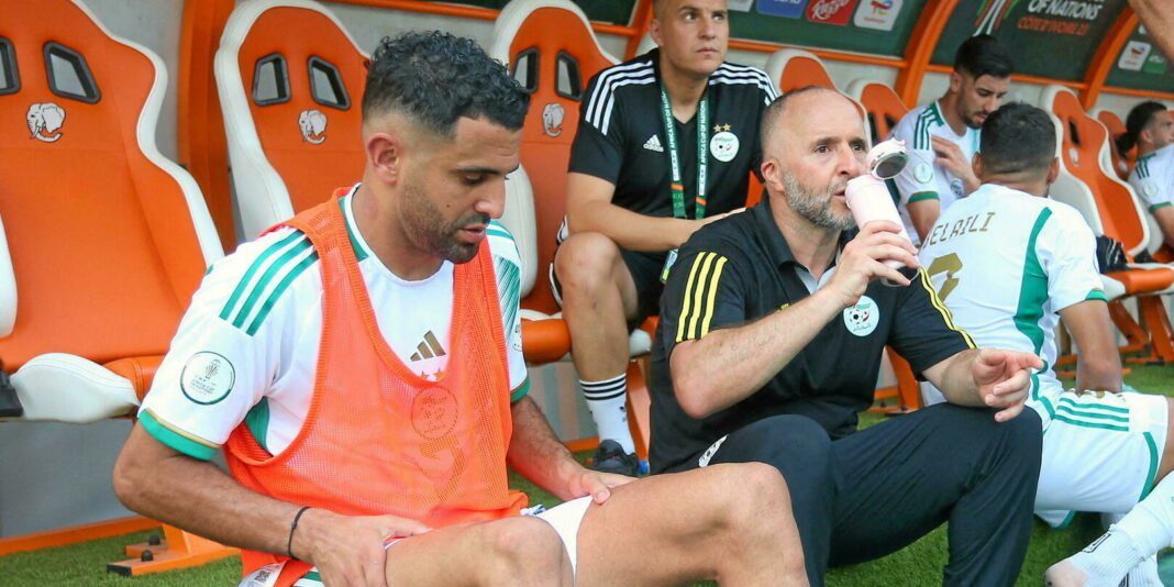 CAN 2024 : Équipe d’Algérie éliminée prématurément – Voici le véritable responsable de cette débâcle Joueur algérien sur le banc pendant un match de football.