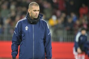 La descente aux enfers continue ! Islam Slimani se fait dézinguer par son coach 2 Islam Slimani