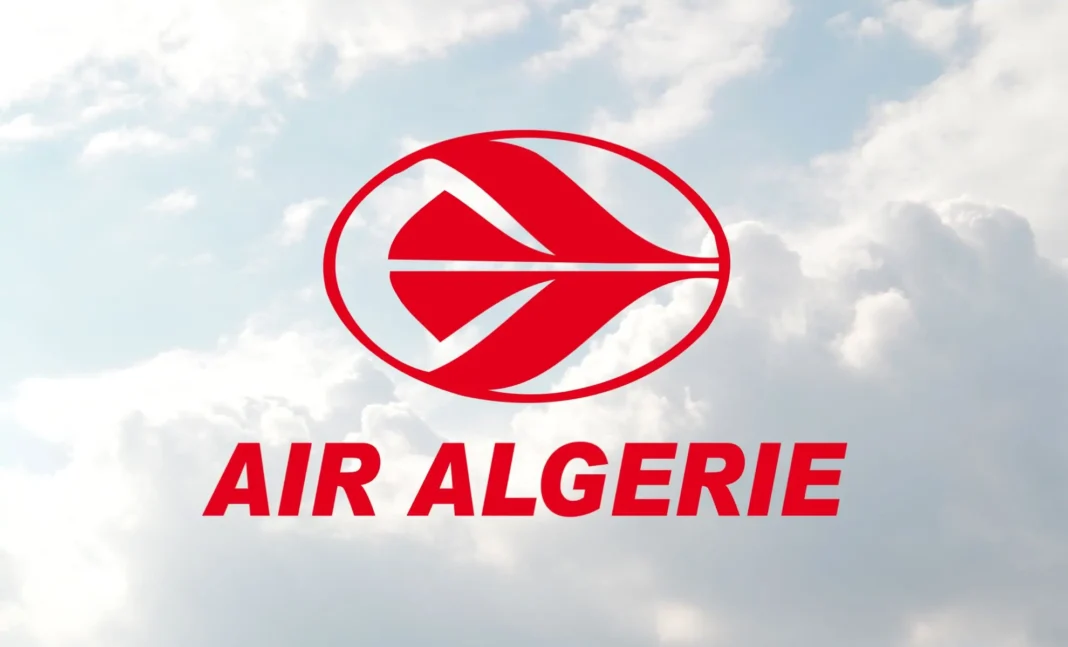 Logo d'Air Algérie Logo d'Air Algérie contre un ciel nuageux.