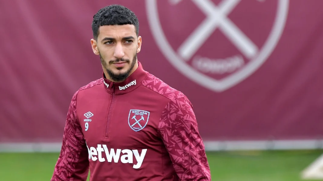 Saïd Benrahma portant le maillot de Fulham lors d'un entraînement.