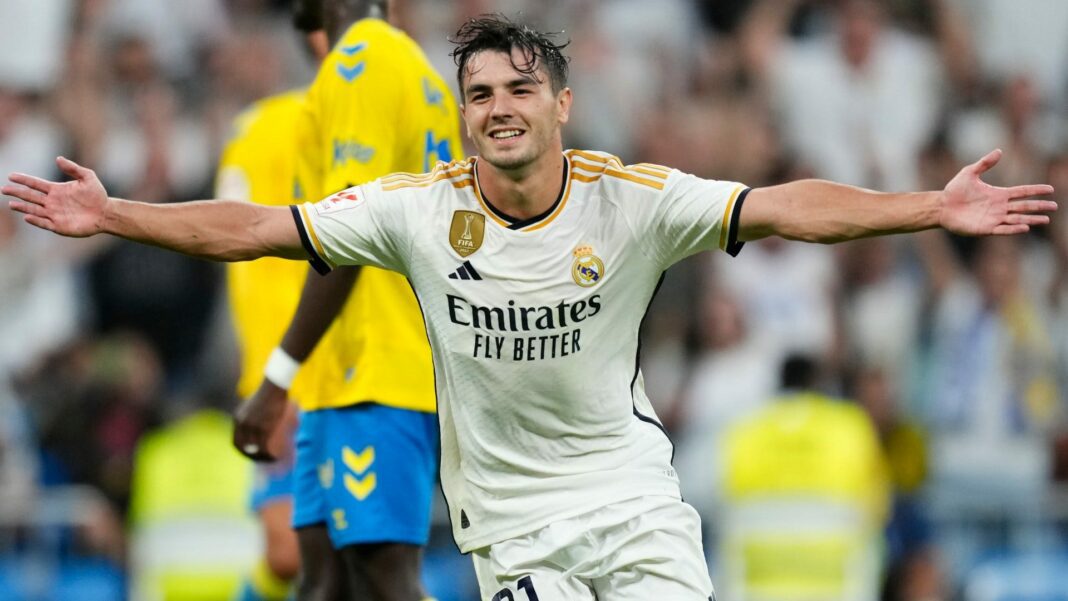 La Saga de Brahim Diaz : Un Tournant dans l’Histoire du Football Marocain Brahim Diaz en célébration après un match important de football.