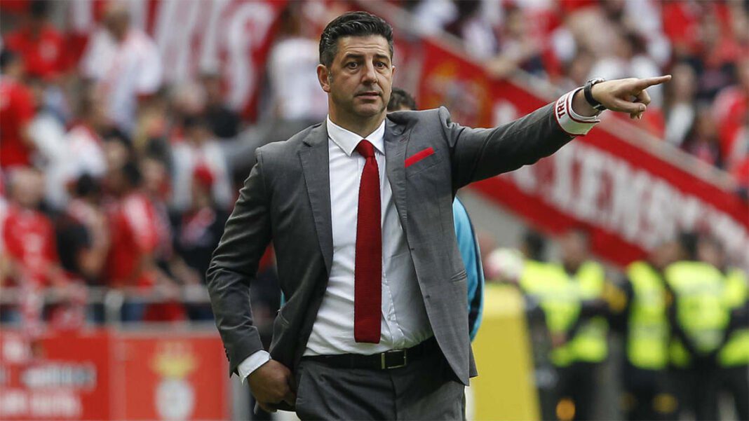 Rui Vitoria, entraîneur de l'équipe d'Algérie, lors d'un match important.