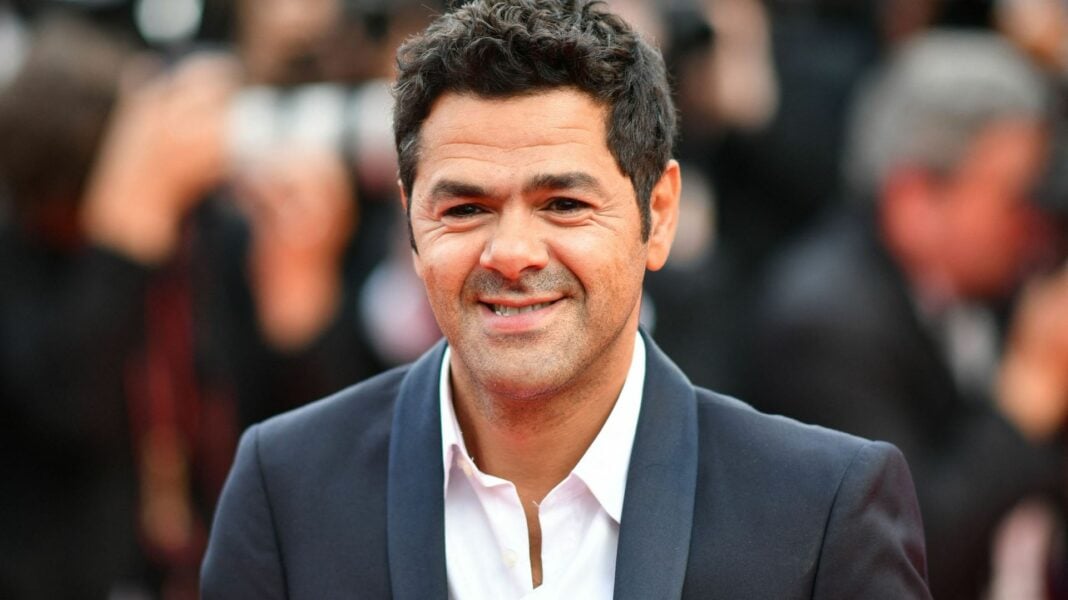 Jamel Debbouze lors d'un événement public Jamel Debbouze souriant lors d'une manifestation ou d'un événement public.