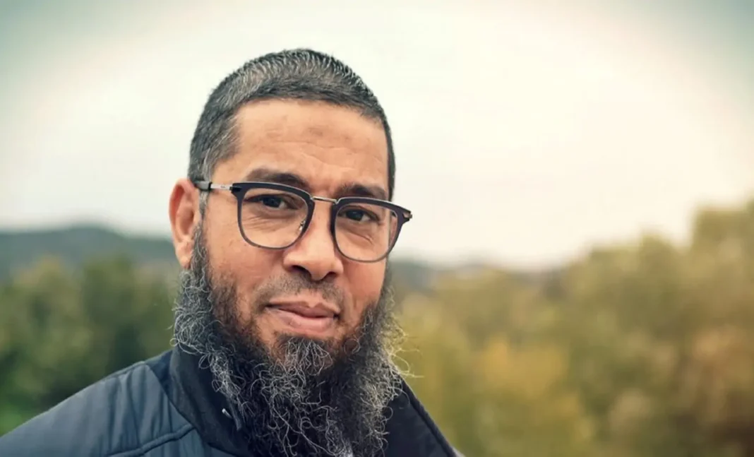 France : L’imam Mahjoub Mahjoubi en rétention administrative Portrait de Mahjoub Mahjoubi avec lunettes et barbe.