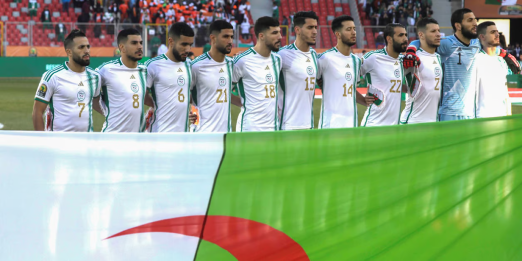 L'équipe d'Algérie lors d'un match de football international.