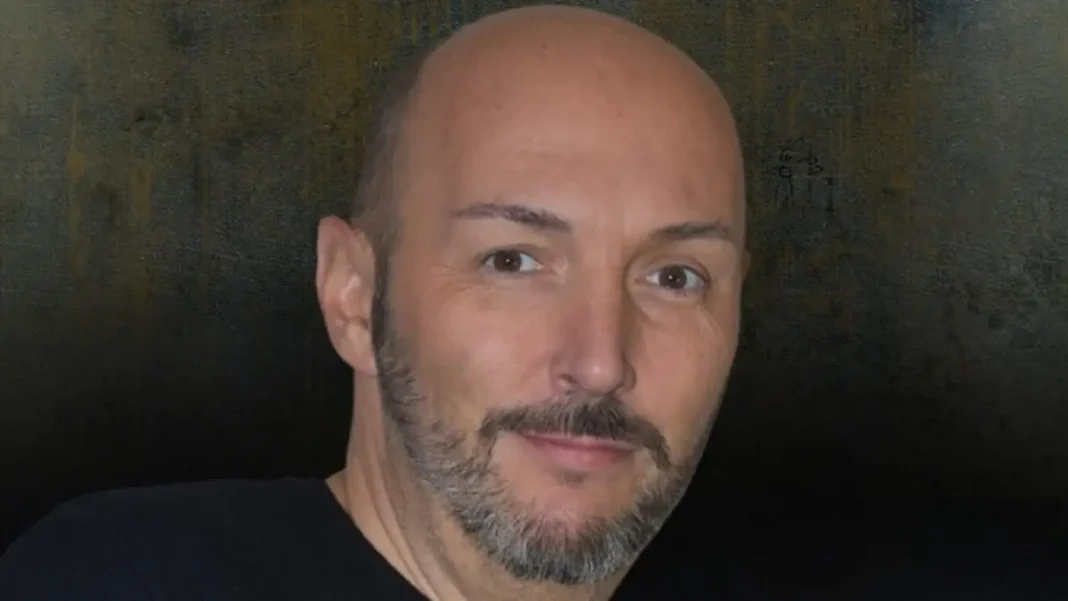 Portrait de Marc Mauco, homme avec barbe et expression confiante.