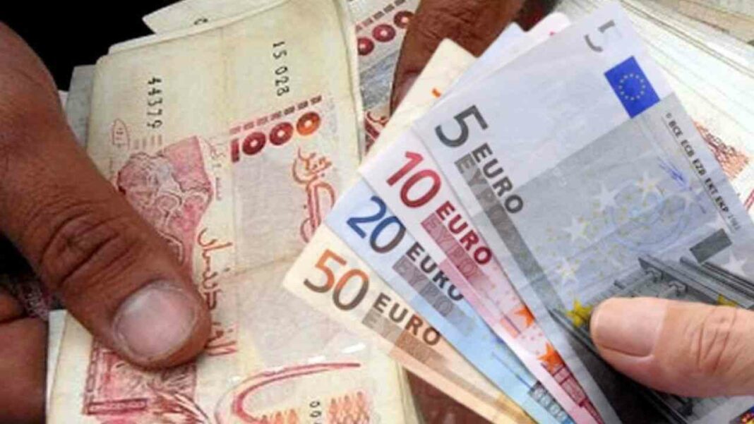 Taux de change du dinar algérien en 2024 Billets de banque en euros et dinar algérien en échange.