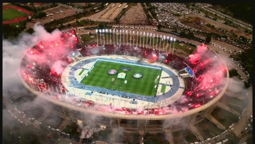 Algérie : Fermeture temporaire du Stade du 5 Juillet, les raisons ! Feux d'artifice et fumée autour du Stade 5 Juillet en Algérie.