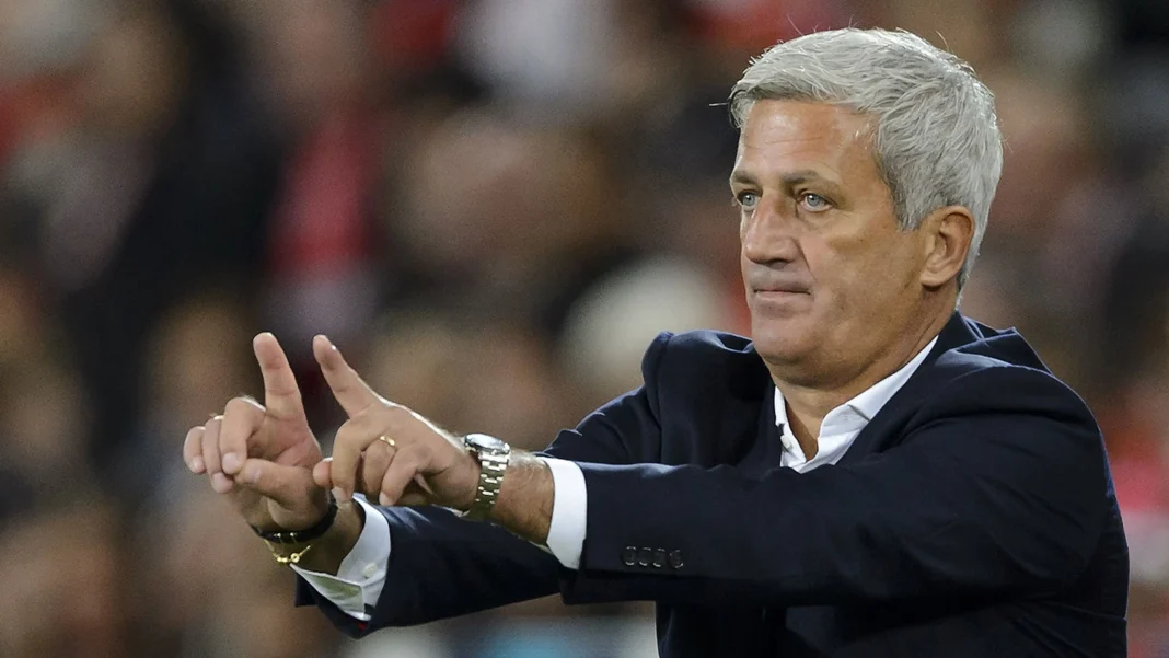 « Vladimir Petkovic est un très bon choix pour l’Algérie », Alain Geiger Vladimir Petkovic, entraîneur, en train de donner des instructions sur le terrain.