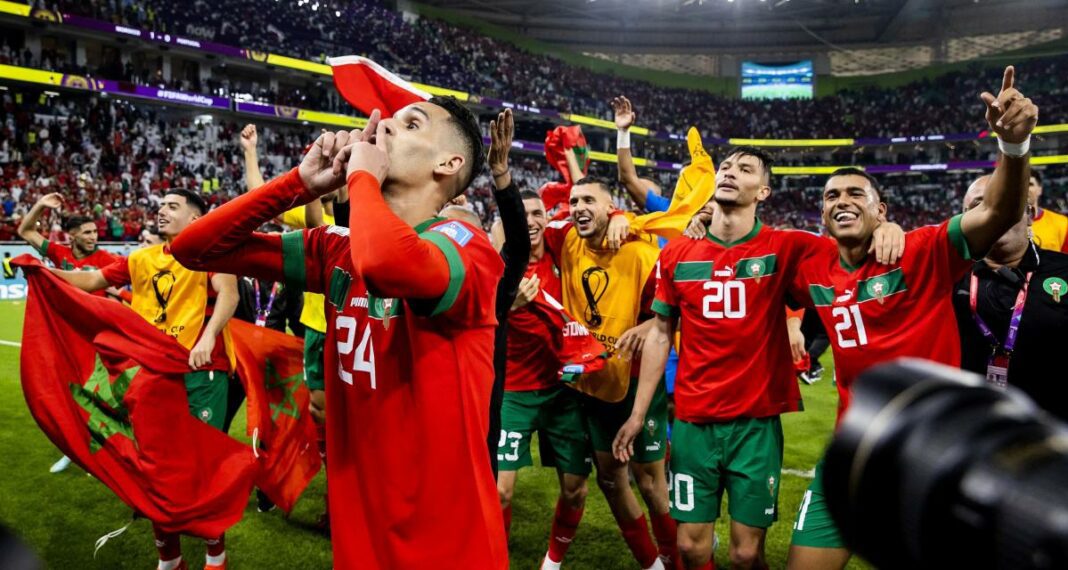 Victoire du Maroc en Coupe du Monde 2030 Les joueurs marocains célèbrent leur victoire en Coupe du Monde 2030.