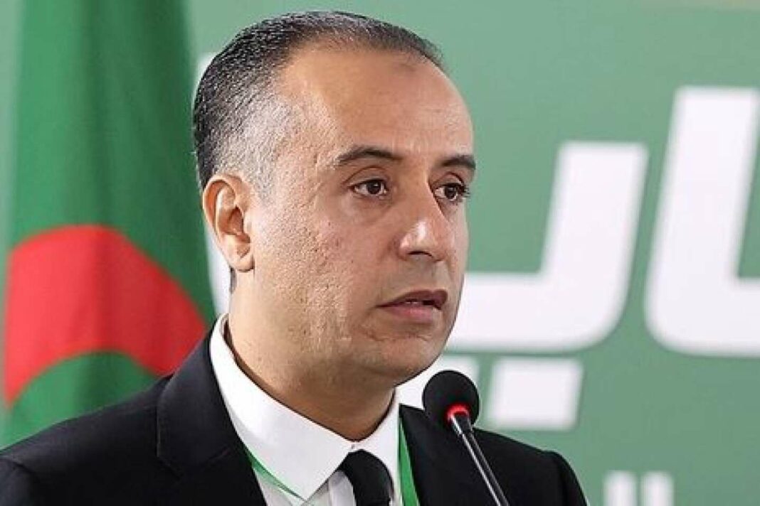 Prochaine Coupe CAF : la FAF annonce les représentants de l’Algérie (Officiel) Président de la FAF lors d'une conférence de presse importante.