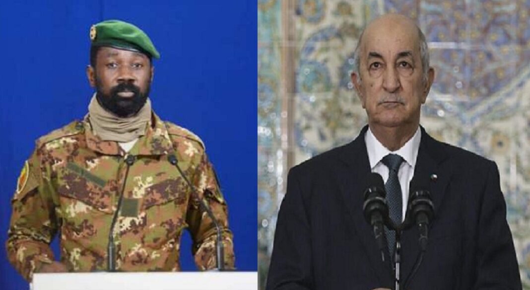 Deux dirigeants militaires lors d'une conférence, contexte de tensions.