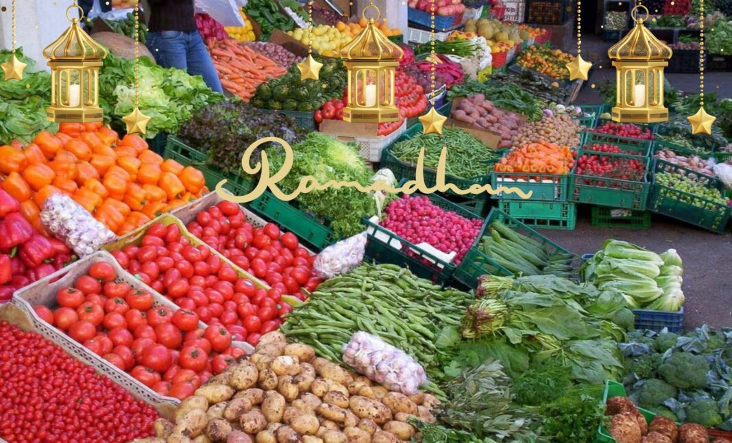 Ramadan 2024 en Algérie : Le Gouvernement Appelle à la Baisse des Prix, un Geste Attendu des Entreprises Marché coloré avec fruits et légumes frais et décorations festives Ramadan.