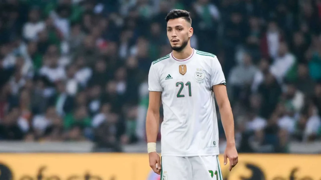 Ramy Bensebaini : Encore une nouvelle exécrable ! Ramy Bensebaini en action sur le terrain avec le maillot algérien.