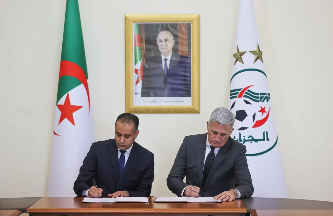 Stage-mois de mars : Walid Sadi attend beaucoup plus de Petkovic Deux hommes signent un document officiel en Algérie.