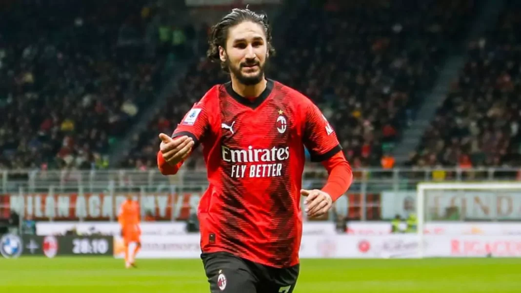 Le Cas Yacine Adli : Entre Intérêt et Décisions Définitives Yacine Adli joueur de football en action sur le terrain.