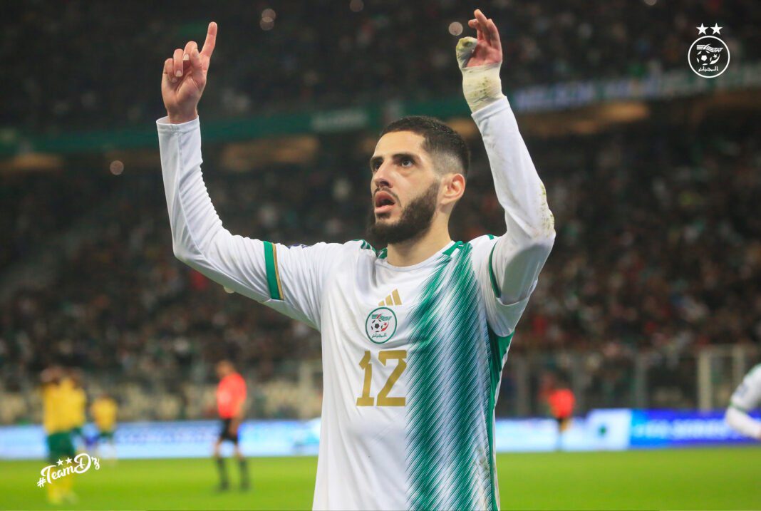 Algérie-Togo : «on vient ici pour gagner», Yassine Benzia – La détermination des Verts avant le match contre le Togo Yassine Benzia célèbre un but avec l'équipe nationale d'Algérie.