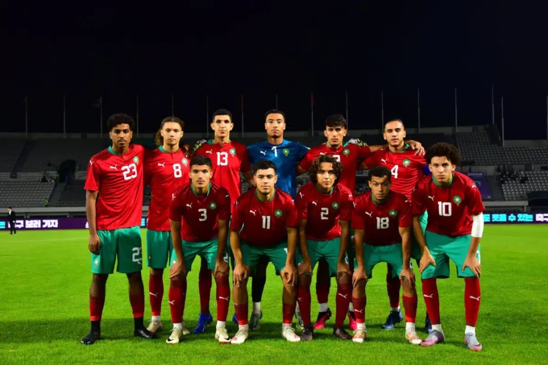 Tournoi U20 en Algérie : Exclusion notable du Maroc Jeune équipe de football U20 en Algérie lors d'un match nocturne.
