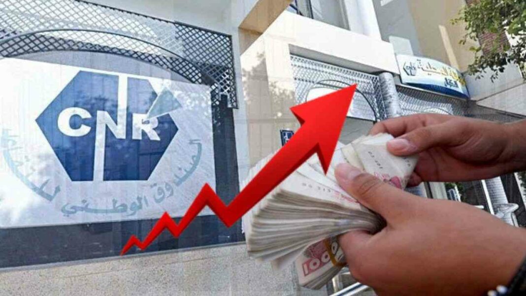 Prévisions d’augmentation des pensions de retraite pour 2025 Agence de la CNR à Alger avec logo visible et piles de billets de banque.