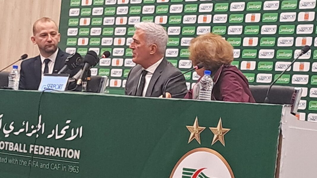 Petkovic exprime son admiration pour le stade emblématique du 5 Juillet Petkovic exprime son admiration pour le stade 5 Juillet lors d'une conférence.