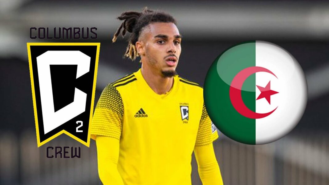 Mohamed Farsi, ex-étoile de la MLS, rejoindrait les fennecs pour la CAN 2025 Mohamed Farsi en maillot jaune avec drapeau Algérie en arrière-plan.