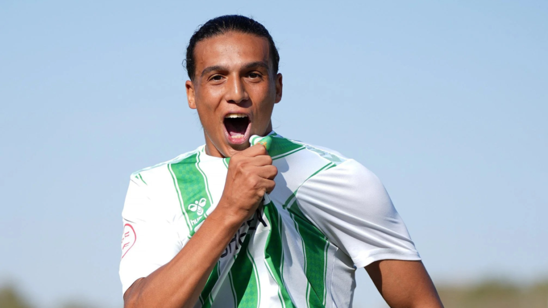 Yanis Senhadji : Son choix entre l’Algérie et l’Espagne connu Yanis Senhadji célèbre avec passion sur le terrain de football.