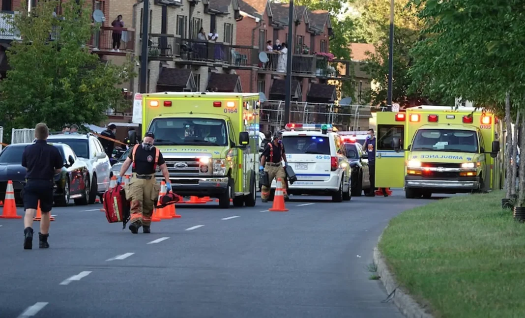 Accident tragique à Montréal Scène d'urgence avec ambulances et policiers à Montréal.