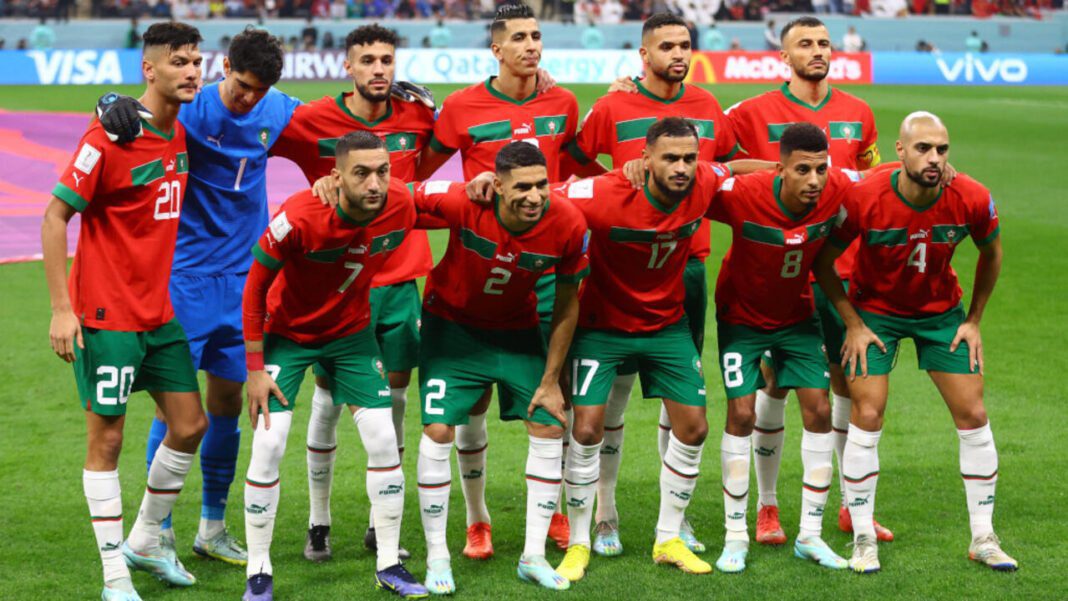 CAF : Lourde sanction contre un joueur de l’équipe du Maroc Les joueurs marocains en formation avant un match important.