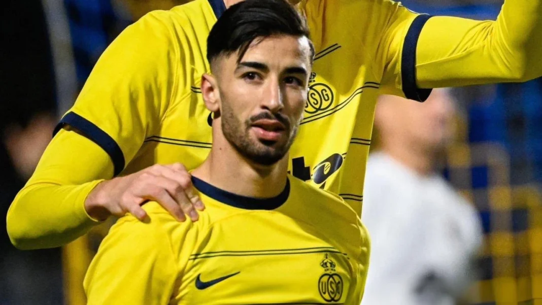 Coup dur pour Mohamed Amoura : une blessure au visage condamne le Fennec à un sort incertain Mohamed Amoura avec une blessure au visage lors d'un match.