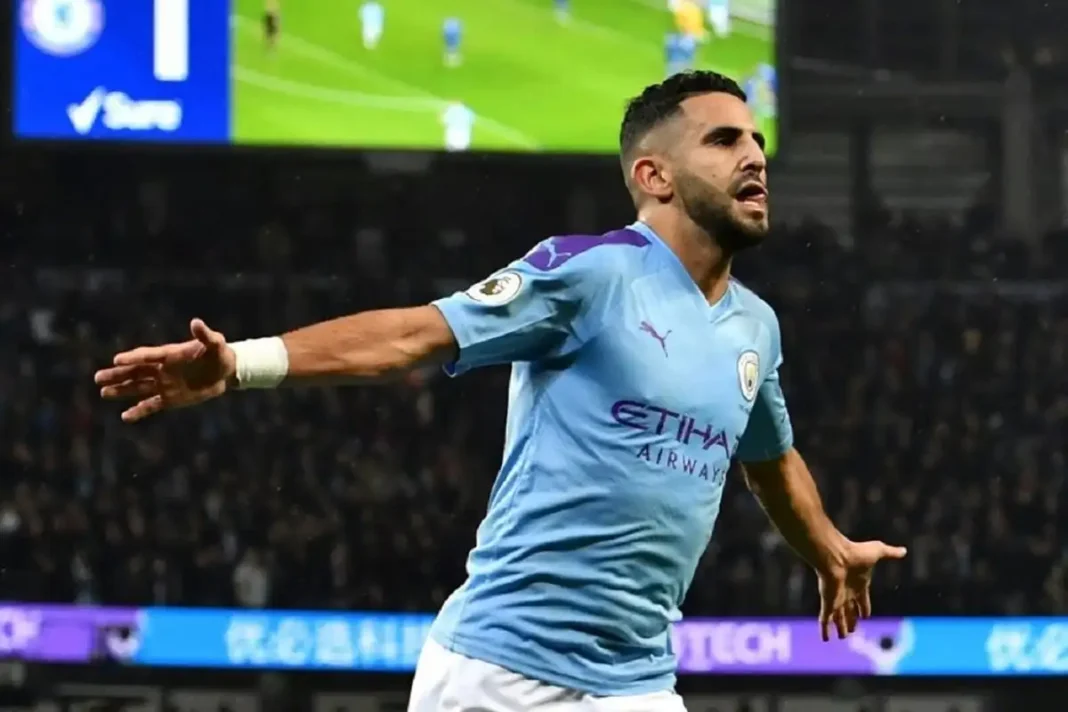 Riyad Mahrez réalise un exploit, surpassant Mohamed Salah et Yacine Brahimi Riyad Mahrez célèbre un but lors d'un match de Premier League.