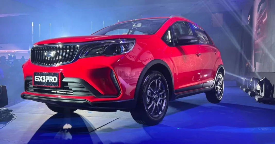 Nouveau SUV Geely GX3 Pro en Algérie Voiture Geely GX3 Pro rouge exposée lors d'un lancement en Algérie.