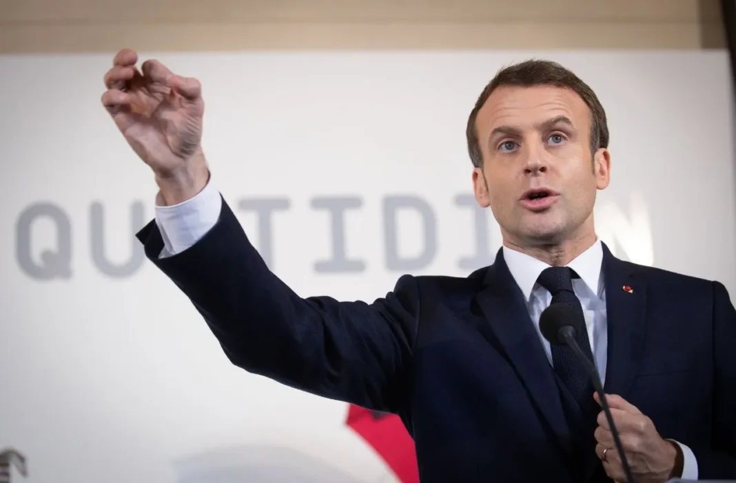 Emmanuel Macron parlant lors d'une conférence politique.