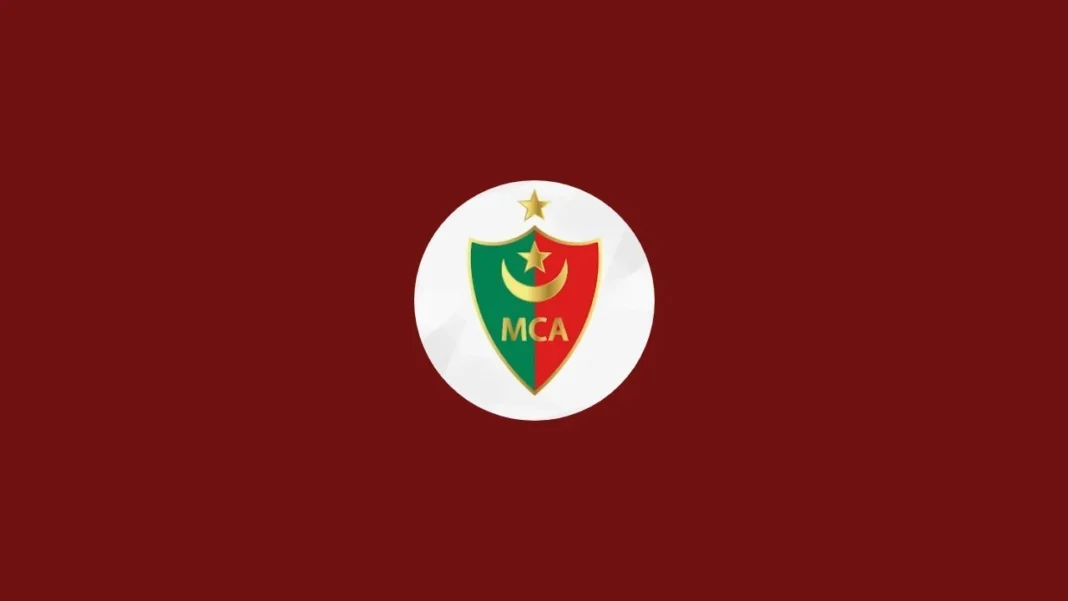 Logo du MCA sur fond rouge Logo du MCA avec un fond rouge et un écusson vert, rouge et or.