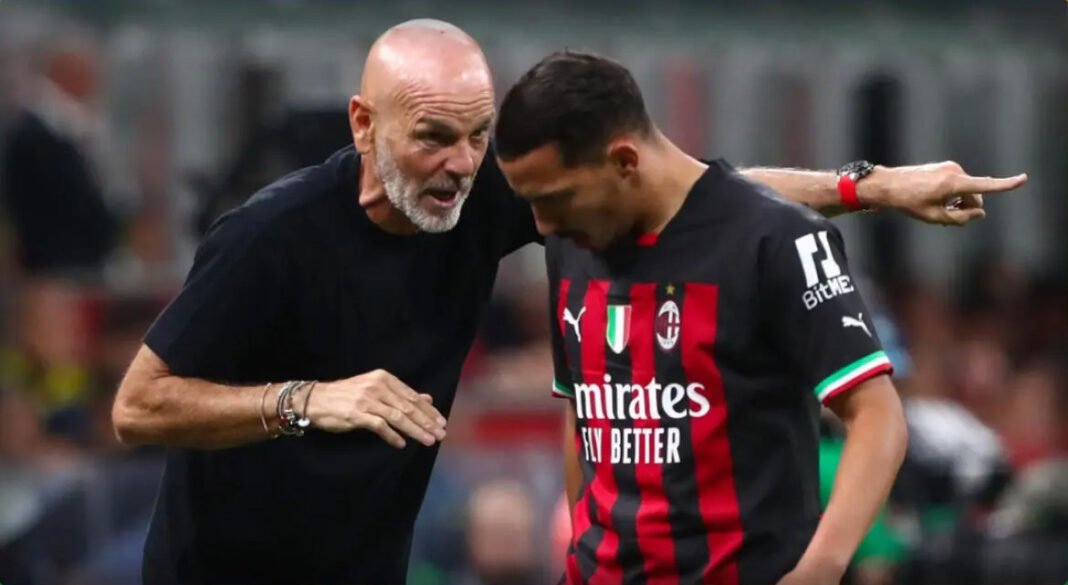 Ismael Bennacer avec un entraîneur lors d'un match de football.