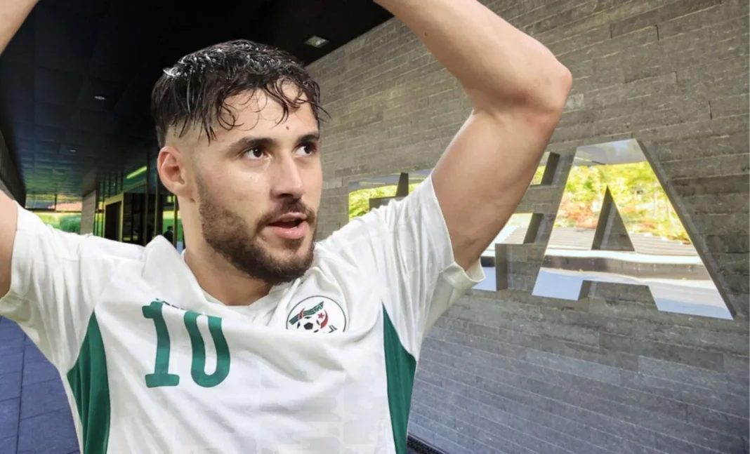 Youcef Belaïli indocilité ! Une indiscipline notoire qui menace sa carrière, que faire ? Youcef Belaili portant le maillot de l'équipe nationale algérienne.