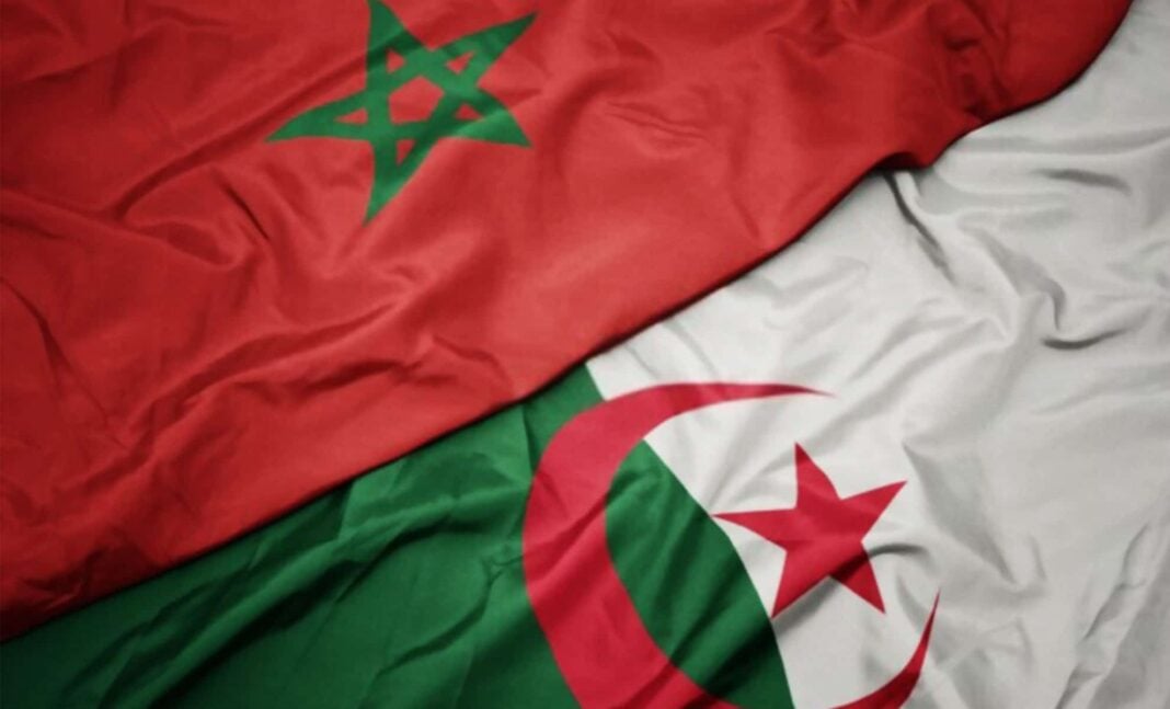 Algérie : Le Maroc Renonce à la Carte Polémique Drapeaux du Maroc et de l'Algérie côte à côte.