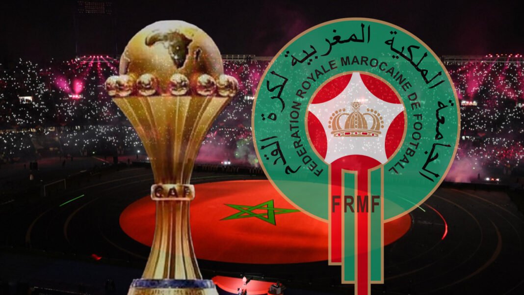 CAN 2025 au Maroc : un calendrier conflictuel, nécessité d’une solution immédiate Logo de la Fédération Royale Marocaine de Football avec le trophée de la CAN 2025.