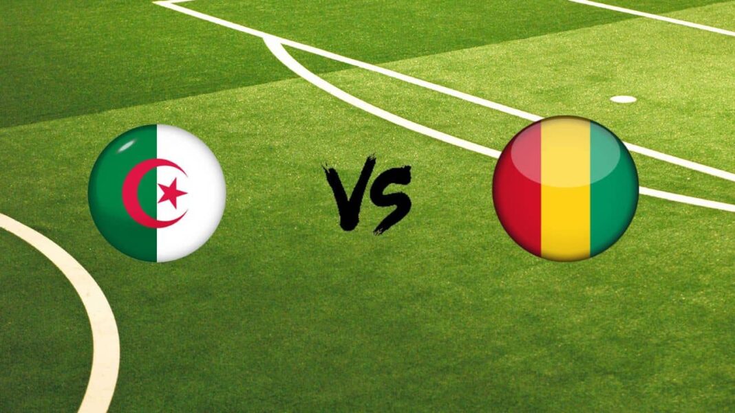 Drapeaux de l'Algérie et de la Guinée sur un terrain de football.