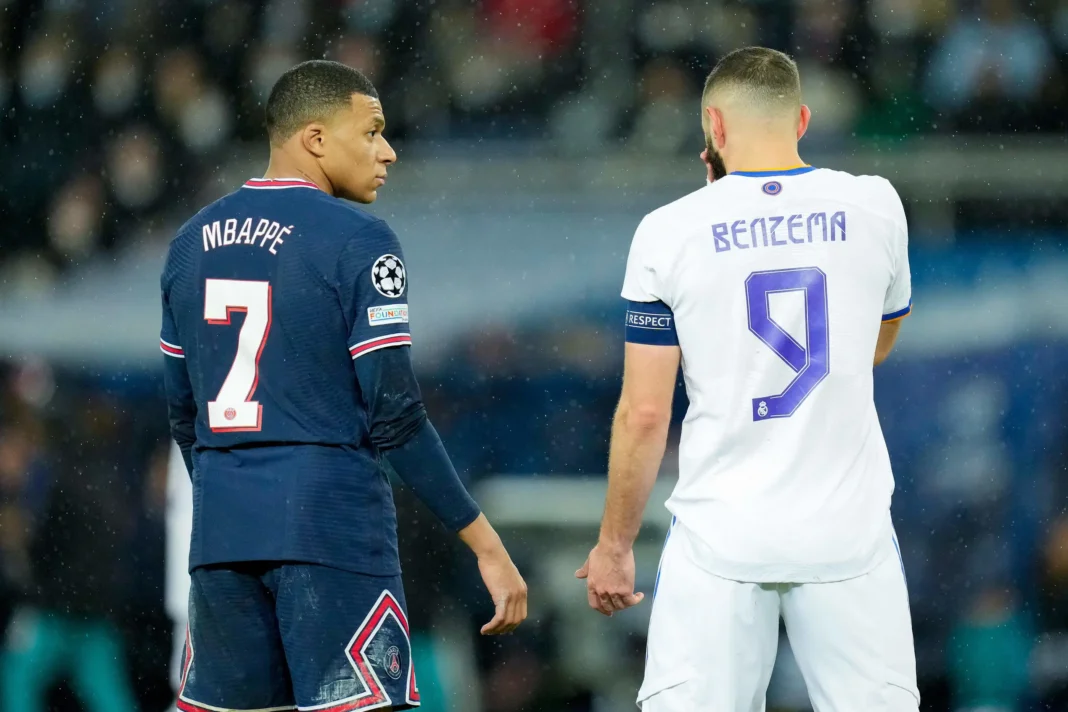 Explosif! Karim Benzema, une pique subtile lancée à Mbappe ravive une rivalité aux allures titanesques Karim Benzema et Kylian Mbappé lors d'un match de football.