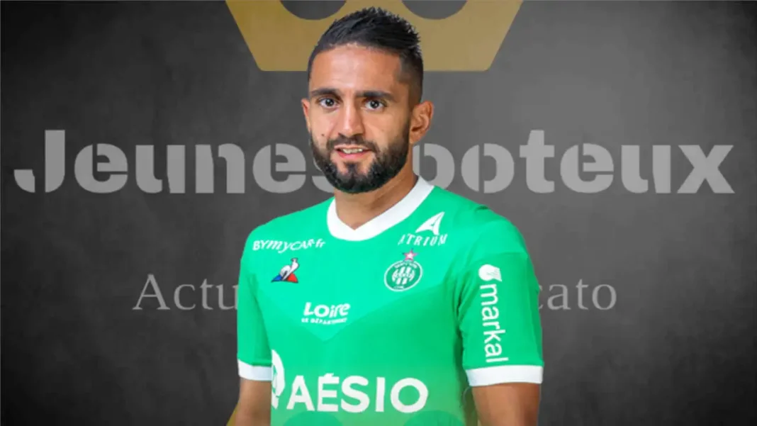Désillusion de la JS Kabylie : Boudebouz écarté suite à une exigence salariale ahurissante Footballeur en maillot vert lors d'une rencontre sportive.
