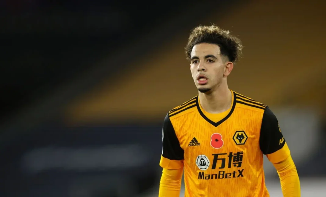 Rayan Ait-Nouri en pleine action Rayan Ait-Nouri, joueur de Wolverhampton, lors d'un match important.