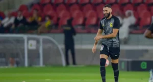 Karim Benzema et Houssem Aouar ensemble à Al-Ittihad : Découvrez le geste touchant de KB9 envers son nouveau coéquipier 2 Karim Benzema pose un geste touchant envers Aouar