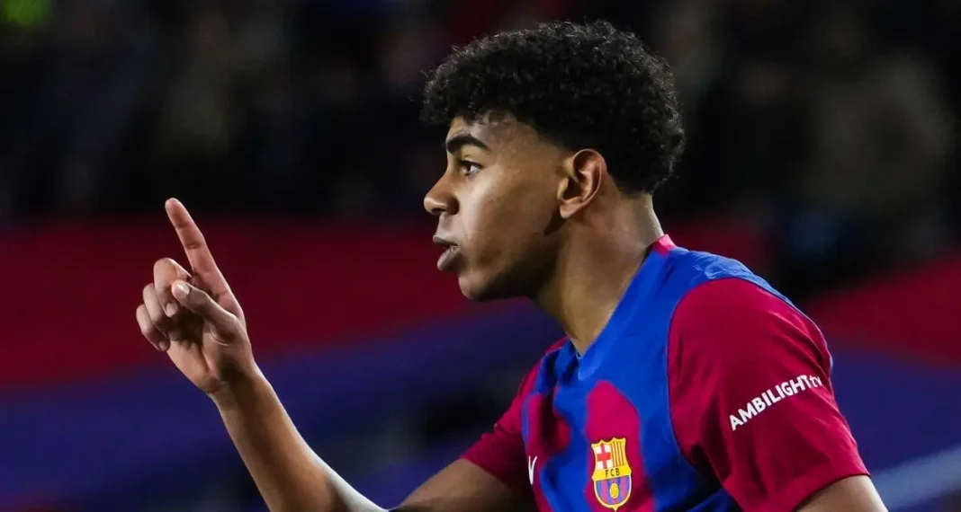 C’est totalement incompréhensible !Lamine Yamal victime d’insultes racistes de la part des espagnols Lamine Yamal, jeune footballeur, en pleine action sur le terrain.