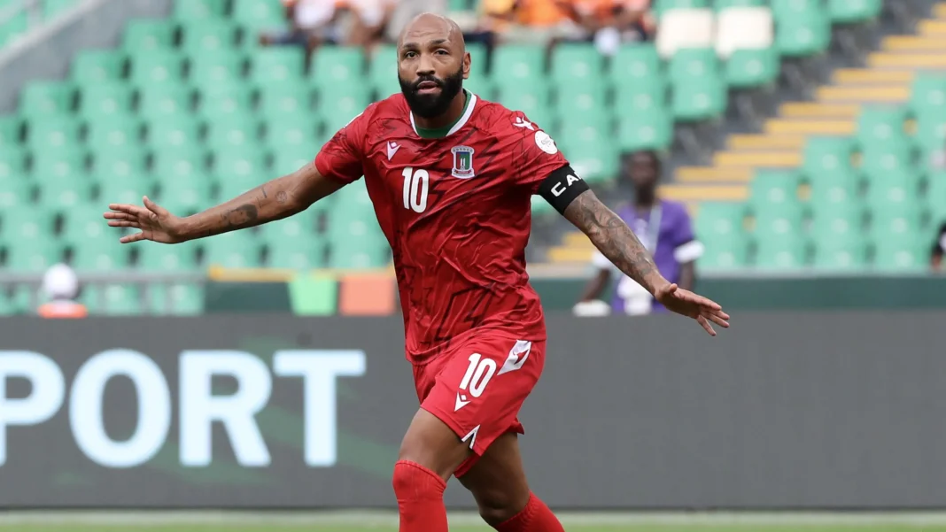 Qualif CAN 2025 : La Guinée équatoriale fait une demande à la FIFA avant le choc contre l’Algérie Joueur de football portant le maillot de la Guinée équatoriale.