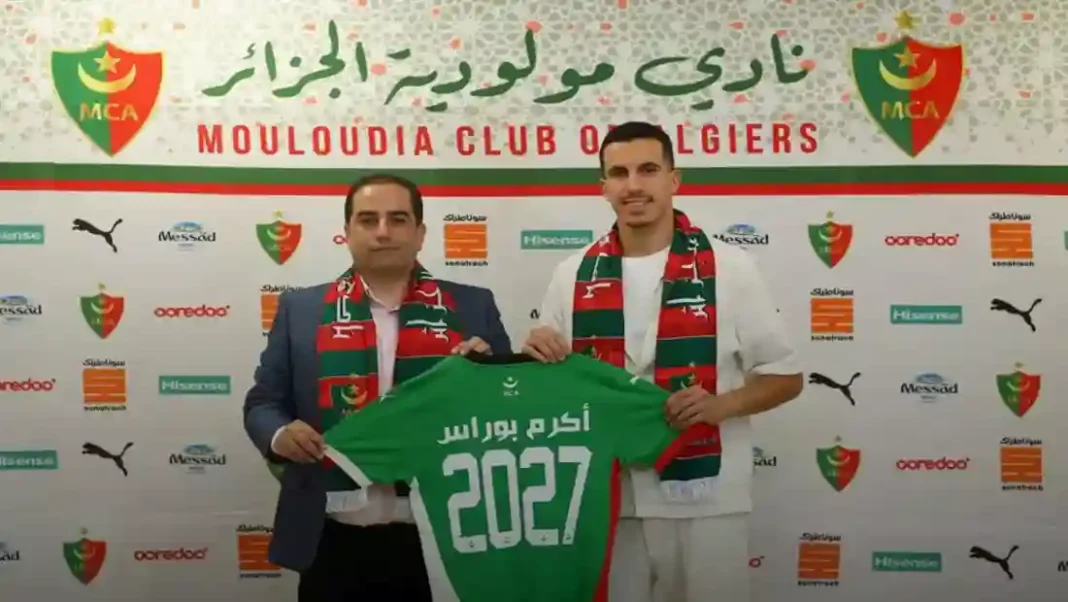 MC Alger : Akram Bouras, un renfort clé pour les Vert et Rouge Akram Bouras lors de sa présentation avec MC Alger en 2023.